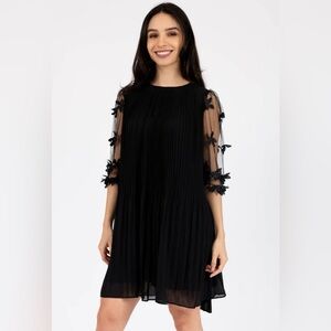 NWT Frank Lyman Pleated Dress with Sheer Floral Appliqué Sleeves size XL